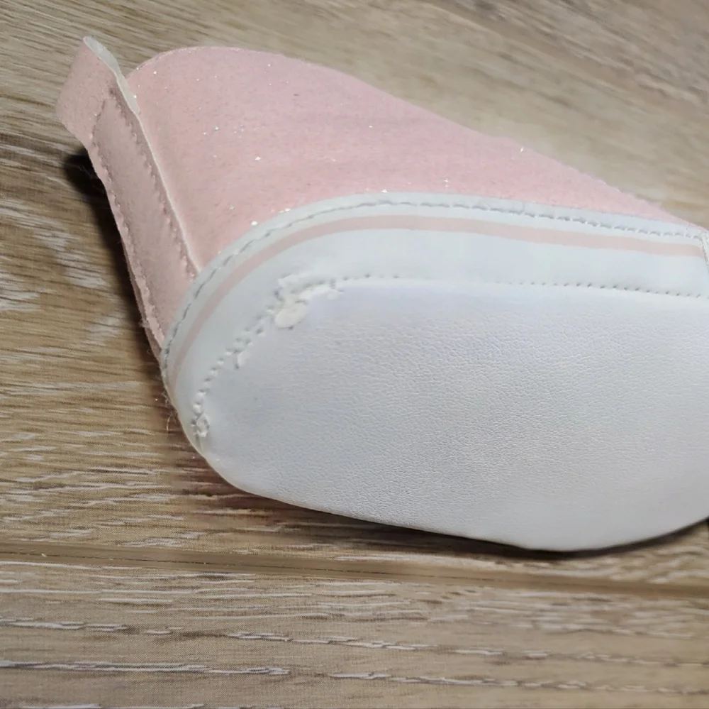 Koal Baby Boutique Pink and White Glittery Crib Slip-on Shoe Size 2